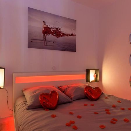 Le Puy-en-Velay Love Room - Suite Romantique Avec Spa Privatif מראה חיצוני תמונה