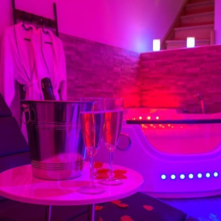 Le Puy-en-Velay Love Room - Suite Romantique Avec Spa Privatif מראה חיצוני תמונה