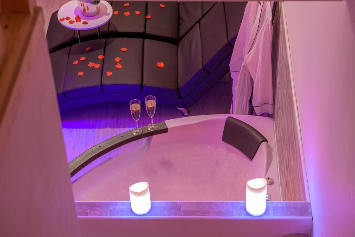 Le Puy-en-Velay Love Room - Suite Romantique Avec Spa Privatif מראה חיצוני תמונה