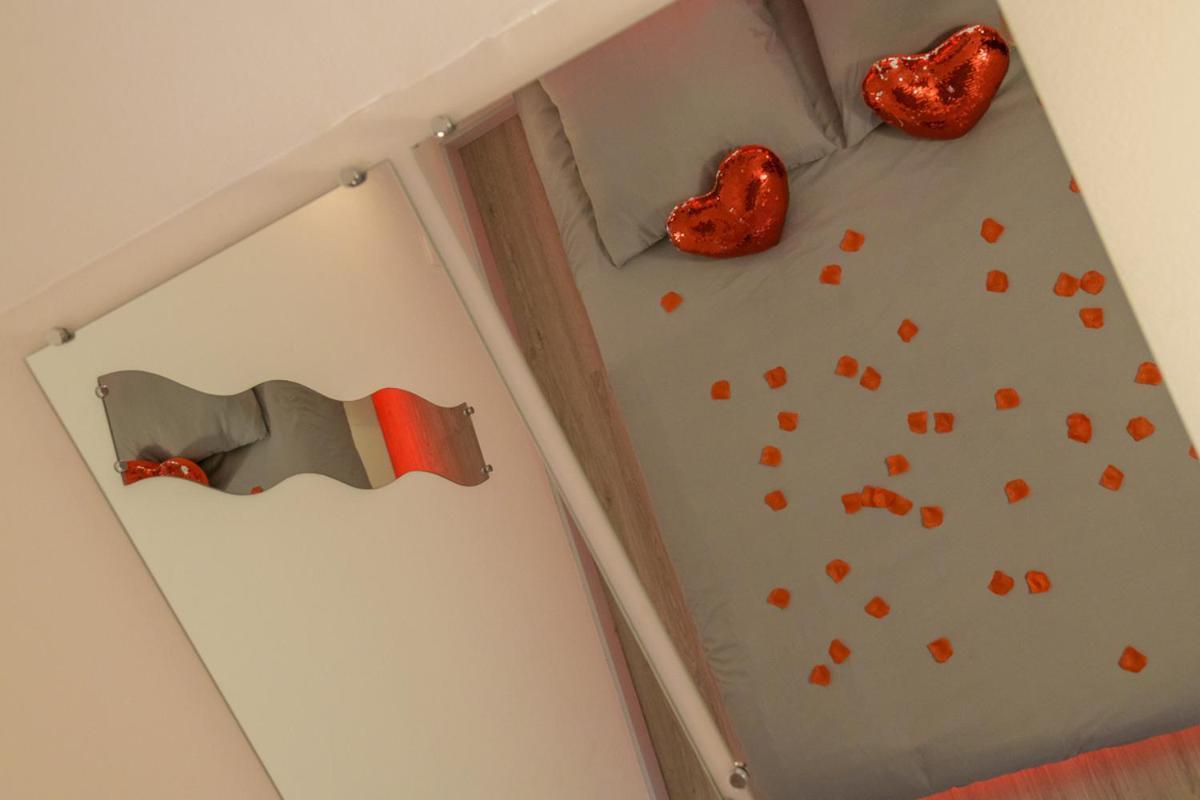 Le Puy-en-Velay Love Room - Suite Romantique Avec Spa Privatif מראה חיצוני תמונה
