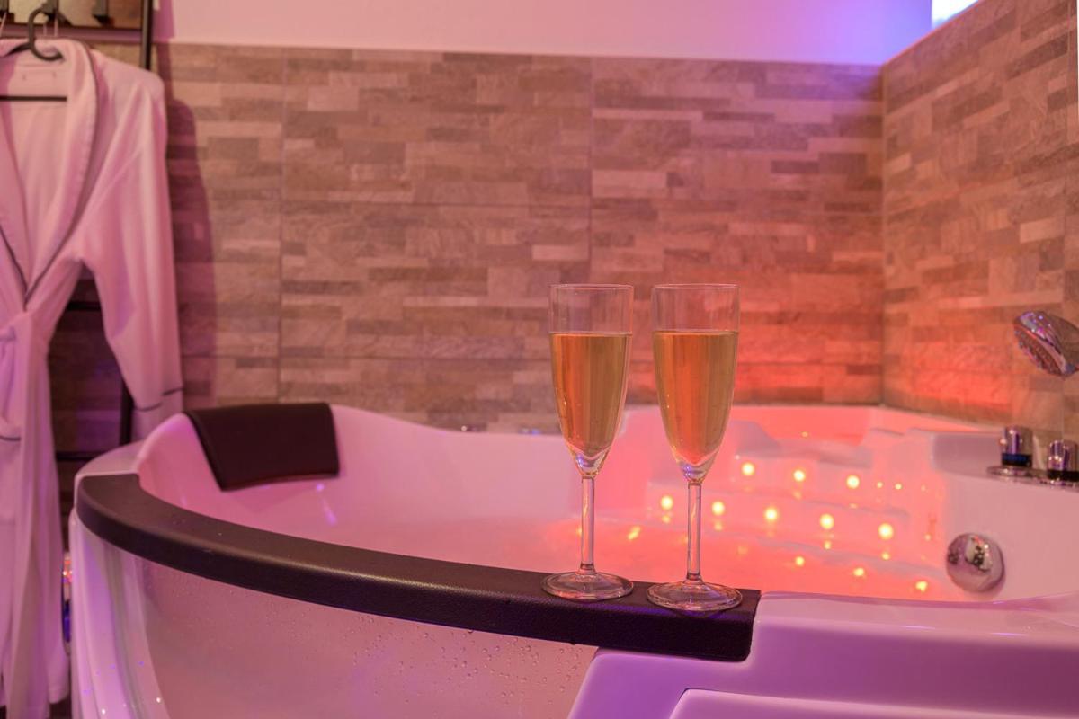 Le Puy-en-Velay Love Room - Suite Romantique Avec Spa Privatif מראה חיצוני תמונה
