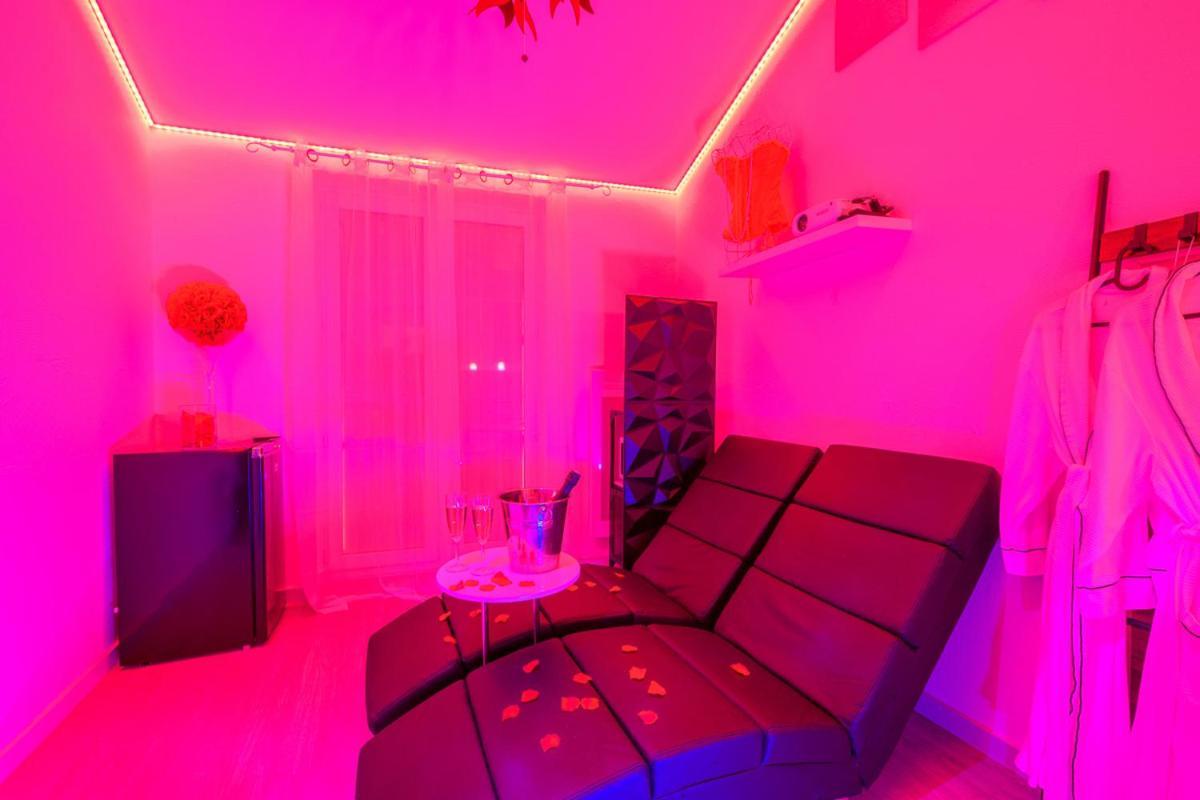 Le Puy-en-Velay Love Room - Suite Romantique Avec Spa Privatif מראה חיצוני תמונה