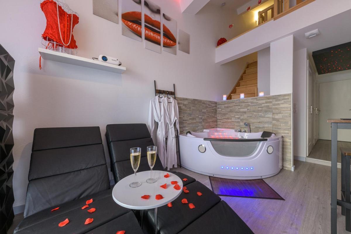 Le Puy-en-Velay Love Room - Suite Romantique Avec Spa Privatif מראה חיצוני תמונה