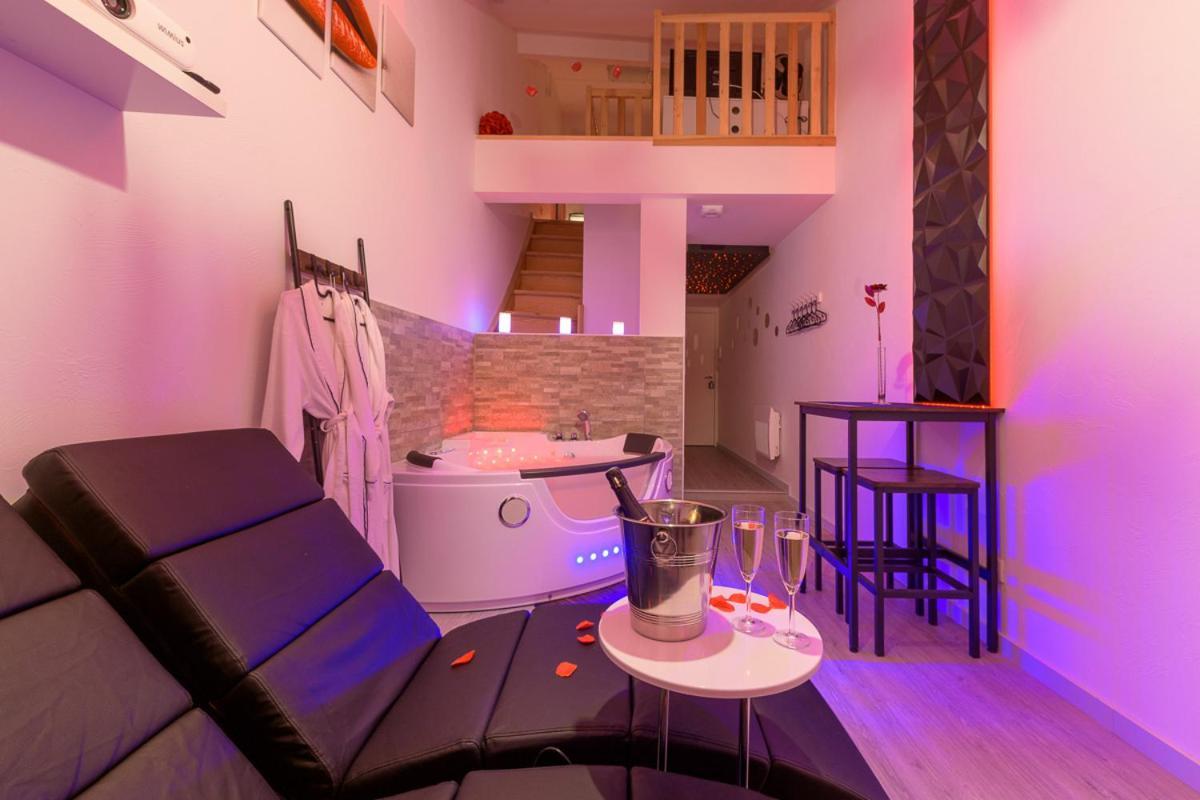 Le Puy-en-Velay Love Room - Suite Romantique Avec Spa Privatif מראה חיצוני תמונה