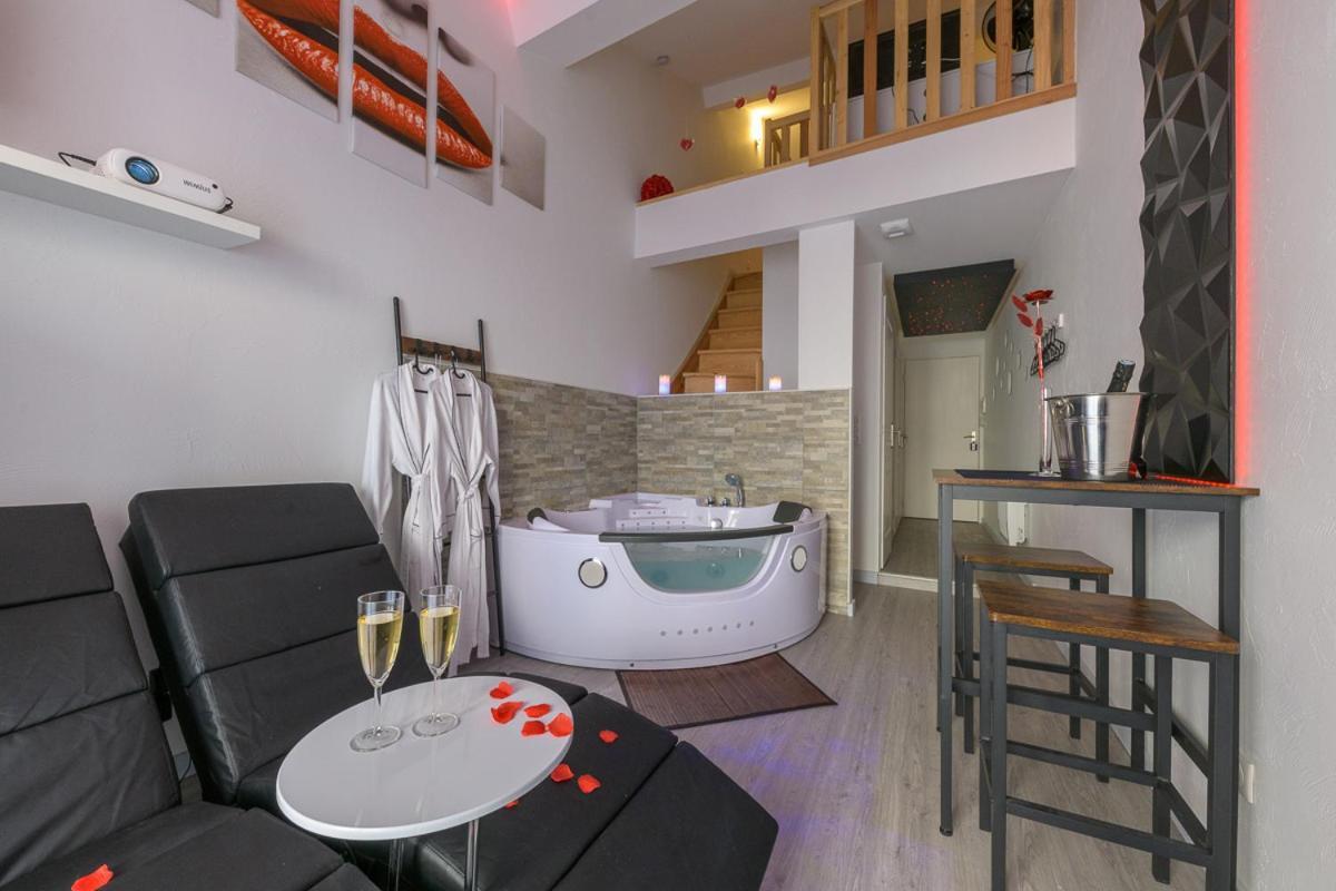 Le Puy-en-Velay Love Room - Suite Romantique Avec Spa Privatif מראה חיצוני תמונה