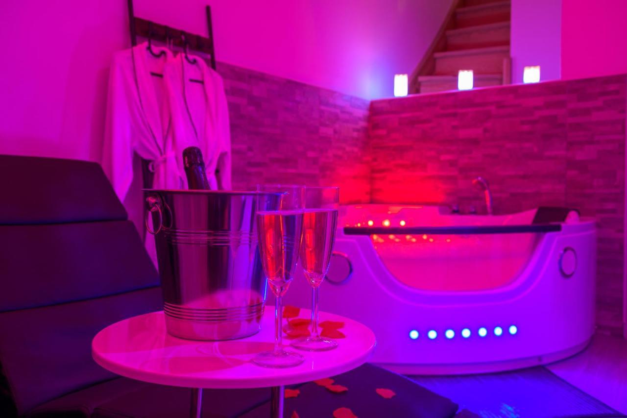 Le Puy-en-Velay Love Room - Suite Romantique Avec Spa Privatif מראה חיצוני תמונה
